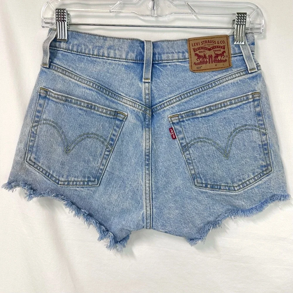 LEVI'S 501 Blue Light Wash Denim Jean Shorts Distressed Raw‎ Hem Women's 25